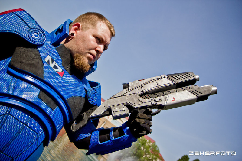 Illustration for article titled FemShep and DudeShep Save the Galaxy with Mass Effect Cosplay